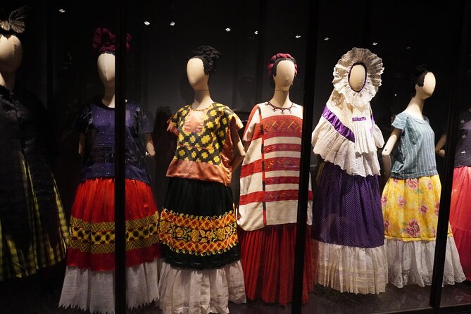 EXCLUSIVE TOUR Frida Kahlo, Coyoacan and Xochimilco - small groups - Museo Frida Kahlo at Casa Azul: how the guided visit actually helps