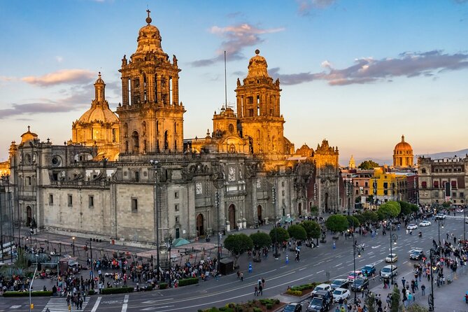 EXCLUSIVE TOUR Metropolitan Cathedral - Small Groups - Sagrario Metropolitano: churrigueresque facade and intricate interior details