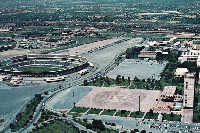 EXCLUSIVE TOUR: Murals+Ciudad Universitaria Stadium-small groups - Ciudad Universitaria at UNAM, UNESCO in real life