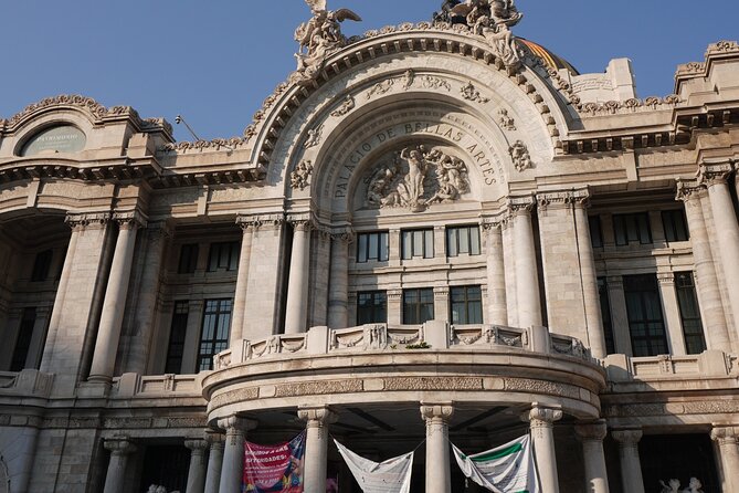 EXCLUSIVE TOUR to Palacio de Bellas Artes - small groups - Where the Tour Starts, and Why the Location Matters
