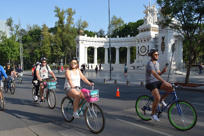Explore Chapultepec & Mexico City sights by Bike - Getting started at Paseo de la Reforma 24 without the stress