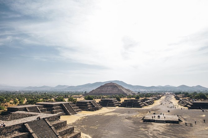 Express Tour to Teotihuacan Pyramids. Be the first to arrive! - Walking the Calzada de los Muertos, 2.5 miles of meaning