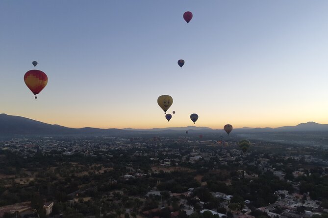 Flight in Globe, visit archaeological area, breakfast and transport - 5:00 am pickup and the Mexico City road trip reality
