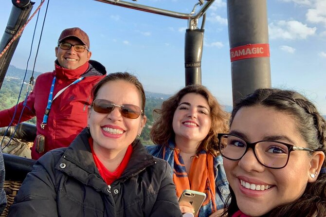 Flight in Globo Teotihuacan - Launch zone reality check: coffee, balloons lifting, and a quick check-in rhythm