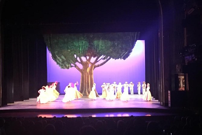 Folkloric Ballet in Mexico City - The Folkloric Ballet itself: eight segments, live music, big costume energy