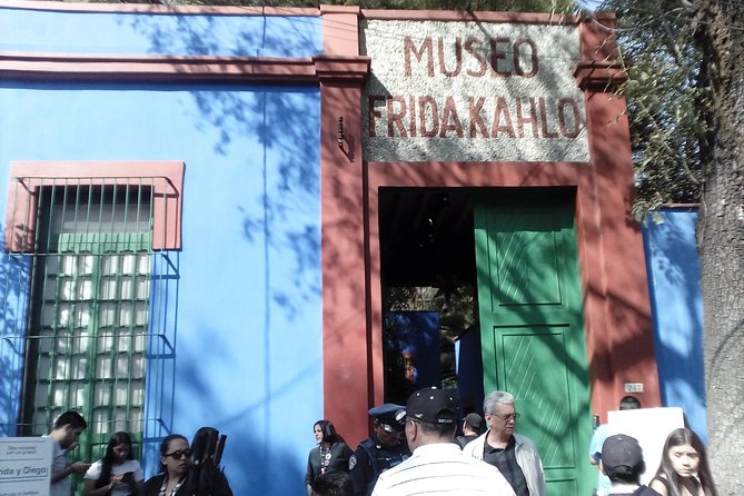 Frida Kahlo and Floating Gardens Tour with Transportation - UNAM’s Central Library mural stop: free art with big context