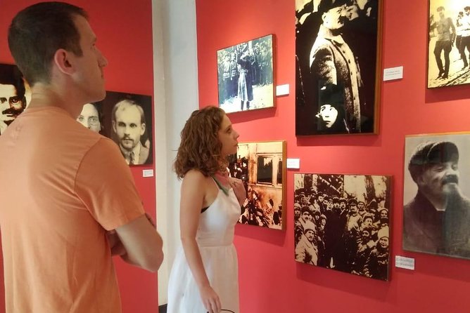 Frida Kahlo Museum and Diego Rivera Studio Tour with Admission Tickets - Stop 2 at the Diego Rivera studio, seeing love and politics in the same space
