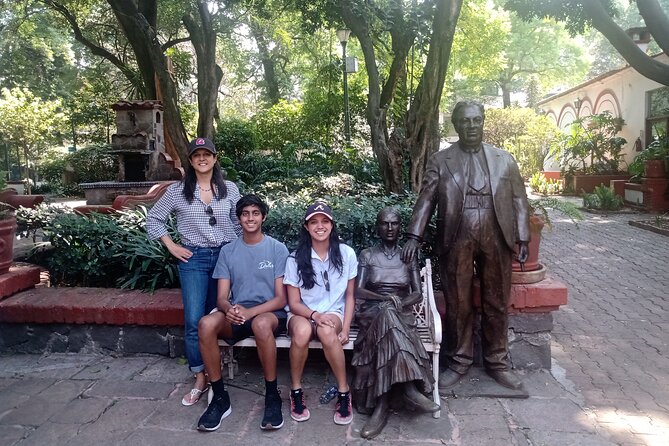 Frida Kahlo Museum Tour: A Journey Through Art and Legacy - What to bring and how to dress for Coyoacán sun