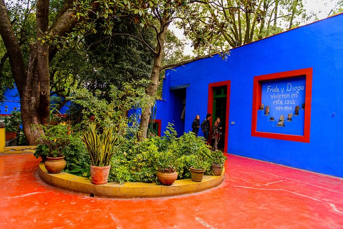 Frida Kahlo's House, Coyoacan and Xochimilco - All Day Tour - Coyoacán: a short taste of the neighborhood, not a slow wander