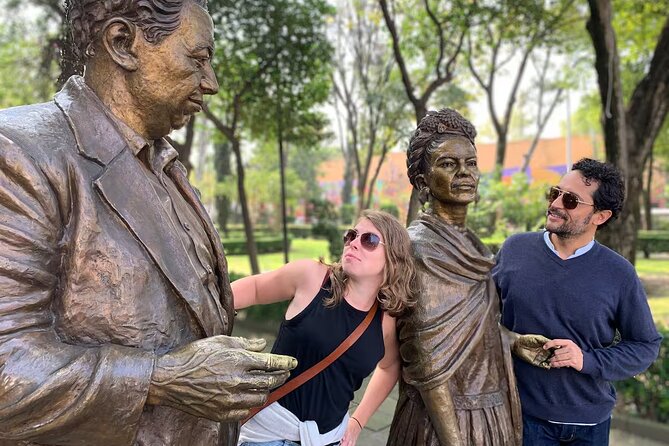 Frida Kahlo VIP-Walk, Market and Churros Museum Tickets Included - Jardín Centenario and the two-coyotes pause