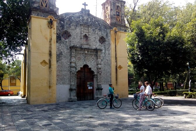 Frida's Heart Guided Biking Tour in Coyoacán - Stop 1: Coyoacán barrios, gardens, churches, and the big picture