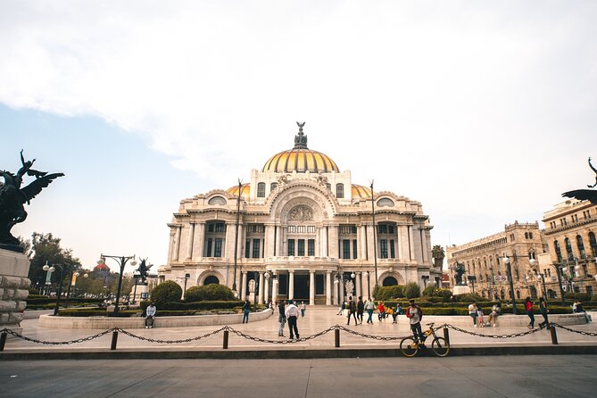 From cdmx: Citywalking Private Tour by cdmx - House of Tiles (Casa de los Azulejos): Tilework, Stories, and a Restaurant Front
