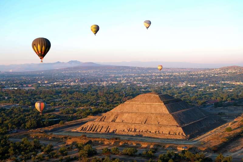 From CDMX: Hot air balloon ride, guided visits to Teotihuacan and Guadalupe - Teotihuacan on foot: Avenue of the Dead, Sun and Moon, plus guided storytelling