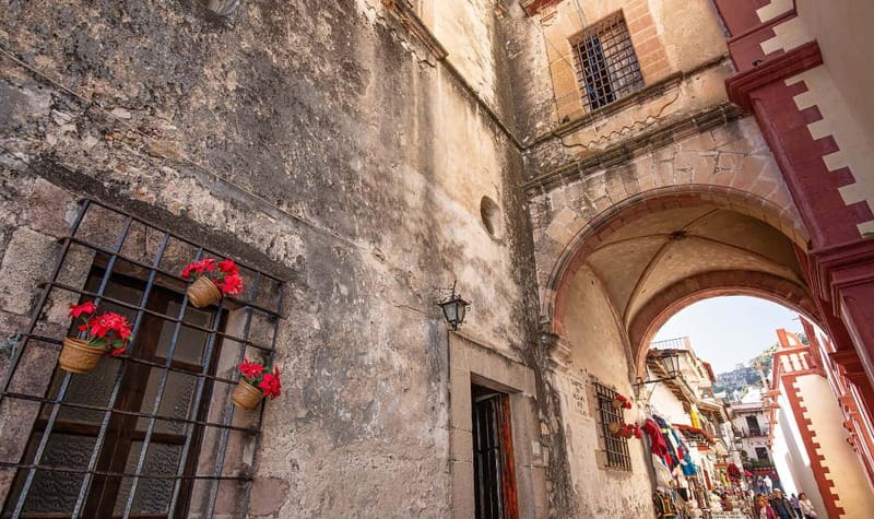 From Mexico City: 10-Hour Cuernavaca and Taxco Tour - Cobblestone wandering and silver craft in Taxco’s markets