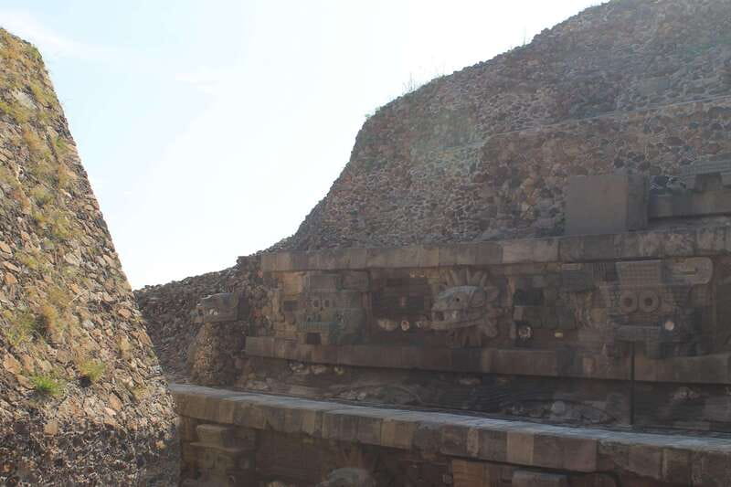 From Mexico City: Expedition with Early Access to Teotihuacan - Guide quality and bilingual storytelling (including Toño)