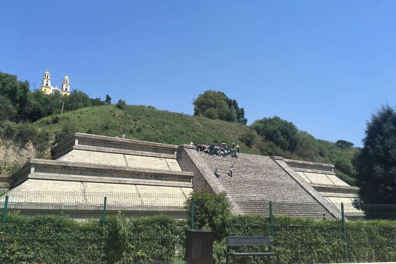 From Mexico City: Puebla and Cholula Day Tour - The van schedule, bilingual guide setup, and how to hear the story