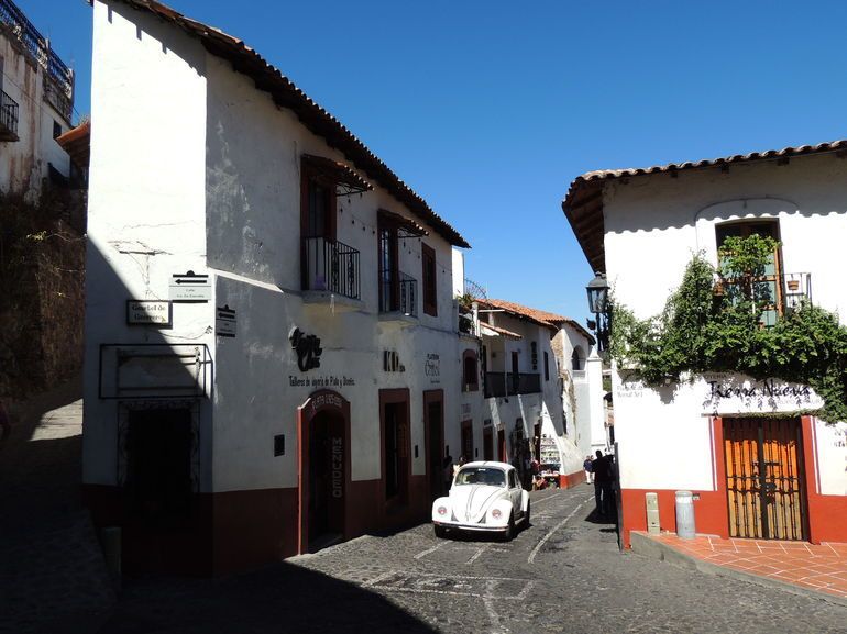From Mexico City: Puebla, Taxco & Prehispanic Mine in 2 Days - Puebla’s Plaza de Armas, Cathedral, and Talavera Market Time
