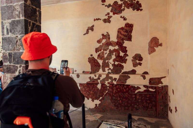 From Mexico City: Teotihuacan Pyramids and Bike Tour - Walking the Avenue of the Dead: where the guide changes your view