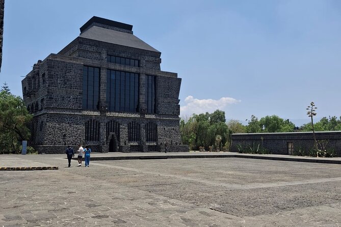 Full-Day Private Tour of Mexico City: Teotihuacan and Xochimilco - Price and value: what you pay for a private 10-hour day