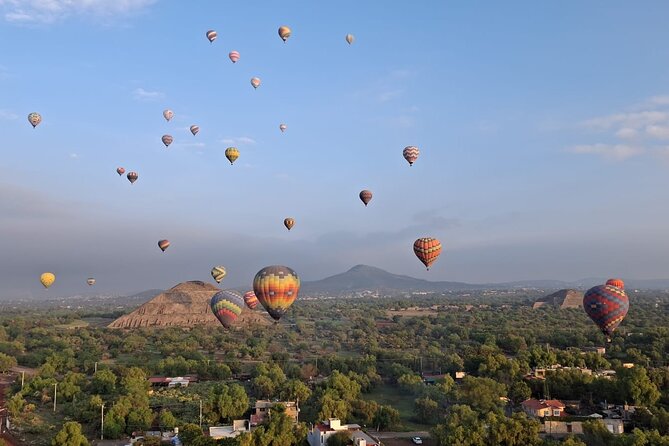 Full-Day Private Tour of Mexico City: Teotihuacan and Xochimilco - Teotihuacan pyramids, Sun and Moon, plus Calzada de los Muertos