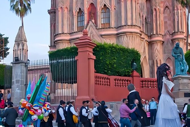 Full Day: San Miguel de Allende - 5 Hours in Town: Old Houses, Squares, and Church Stops