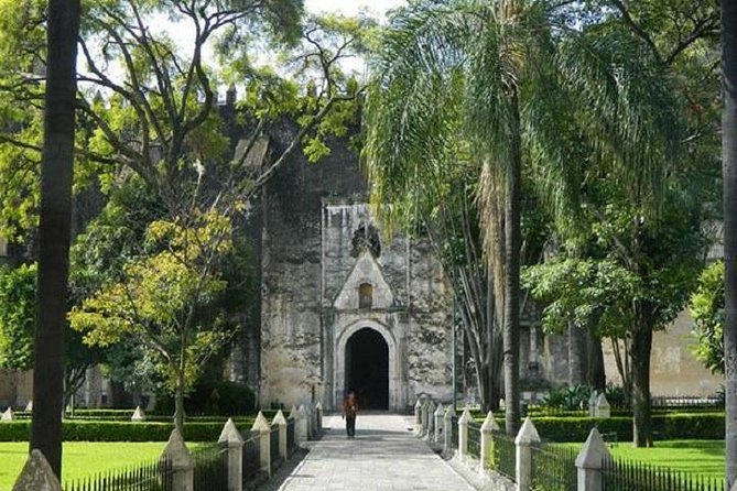 Full Day: Taxco and Cuernavaca - Stop 3 in Taxco: Santa Prisca de Taxco and why the pink stone matters