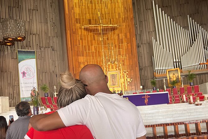 Full Visit of the Virgin of Guadalupe's village in private tour - Stop at the Basilica de Santa Maria de Guadalupe: new Basilica, old Basílicas, and the tilma