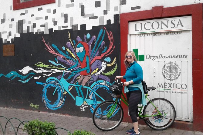Graffiti & Urban Art Biketour w/ taco stop - Museo del Juguete Antiguo México: Street Art on the Outside