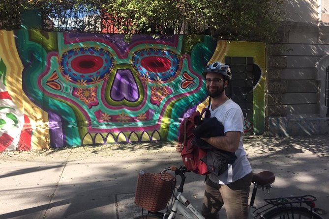 Graffiti & Urban Art Biketour w/ taco stop - Condesa DF and the Most Famous Taco Stand Moment