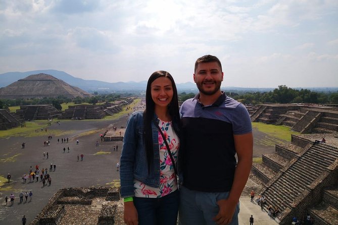 Group reduced to Pyramids of Teotihuacan and Basilica of Guadalupe - The lunch window at El Jaguar: what to plan for
