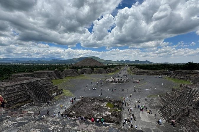 Guided Tour in Area with Cave Breakfast and CDMX Transportation - Who this tour suits best (and who might rethink it)