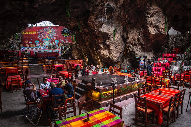 Guided Tour in Pyramids + Transportation + Breakfast in Cueva - Small group size and English: comfort and flow matter