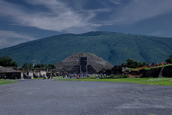 Guided Tour in Pyramids + Transportation + Breakfast in Cueva - Price and value: is $113.44 worth it?