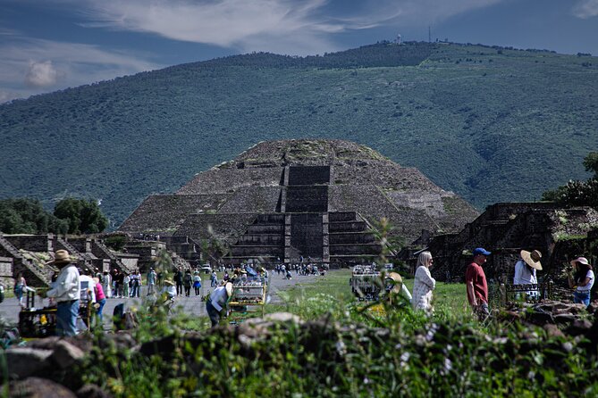 Guided Tour in Pyramids + Transportation + Breakfast in Cueva - Who should book this Teotihuacan tour, and who should consider another option