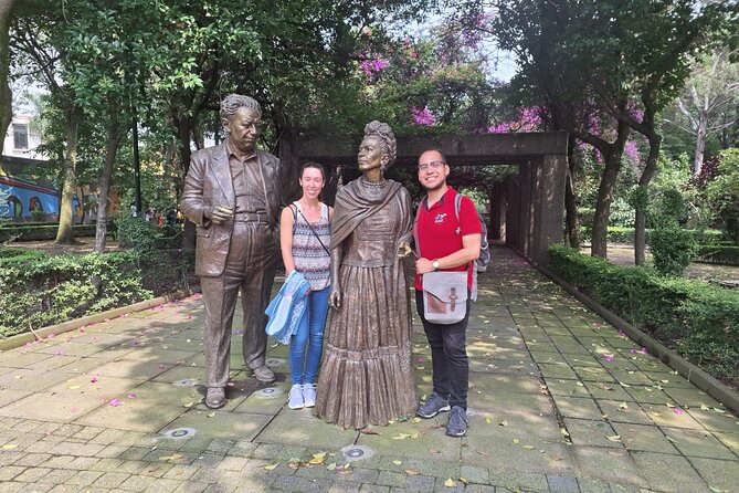 Guided Tour of Coyoacan and Leon Trotsky Museum - La Conchita Church and the Cortés-Era Corner Red House Detail