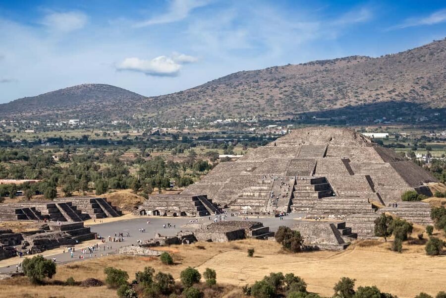 Guided tour of Mexico City: Teotihuacan, Guadalupe, and the Mexica city of Tlatelolco - Basilica de Guadalupe: the mantle, the apparition story, and modern devotion