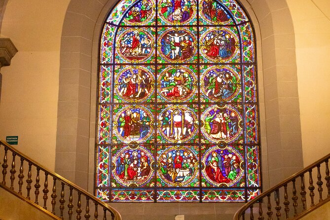Guided tour of the Basilica of Guadalupe and Museum of Art - Basilica de Santa Maria de Guadalupe: architecture and chapels, not a random walk