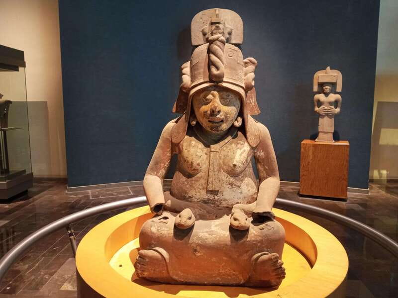 Guided Tour of the Museum of Anthropology - Olmec Heads and the Mask of Pakal, when “art” means power