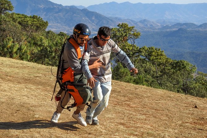 Hang gliding in Valle de Bravo - Flying Around El Peñon: Your 30 Minutes in the Air