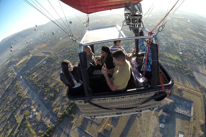 Hot Air Balloon Flight over Teotihuacán - Champagne moments and crew touches that make it feel celebratory