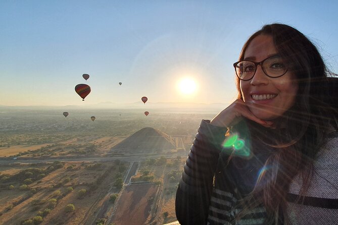 Hot air balloon from CDMX and Restaurant la Gruta (ORIGINAL) - Teotihuacan archaeological zone: about an hour, plan for your pace