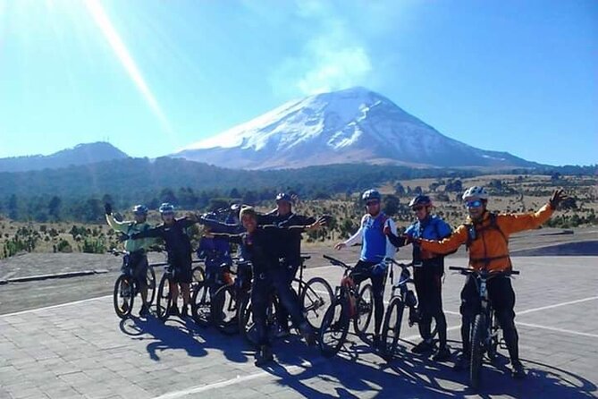 Iztaccihuatl Volcano Hike with an Alpinist - Paso de Cortés: historic crossing country, plus a calm pause for photos