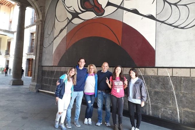 La Catrina & Muralism: Diego Rivera’s Legacy & Frida Kahlo - What the best guides do: turn walls into explanations