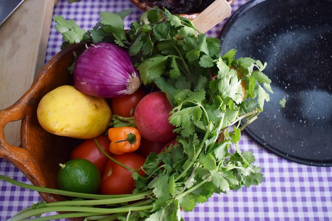 Learn to Cook Mexican Salsas - The Four Salsa Styles: Raw, Fried, Boiled, and Roasted