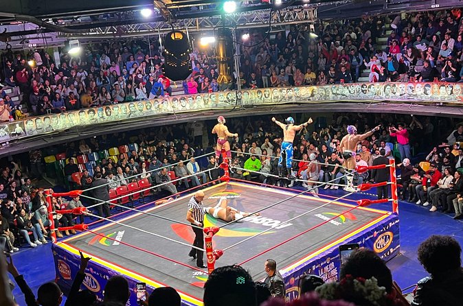 Lucha Libre Saturday Show in Mexico City (SEATS FROM BALCONY) - English/Spanish guidance, and why it saves stress