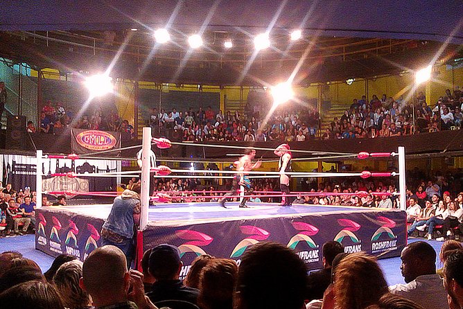 Lucha Libre wrestling show, tacos and beer with artist - Arena México: snacks, cash drinks, and what to expect in the stands