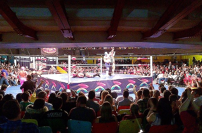 Lucha Libre wrestling show, tacos and beer with artist - Getting there, cash planning, and crowd reality in Mexico City