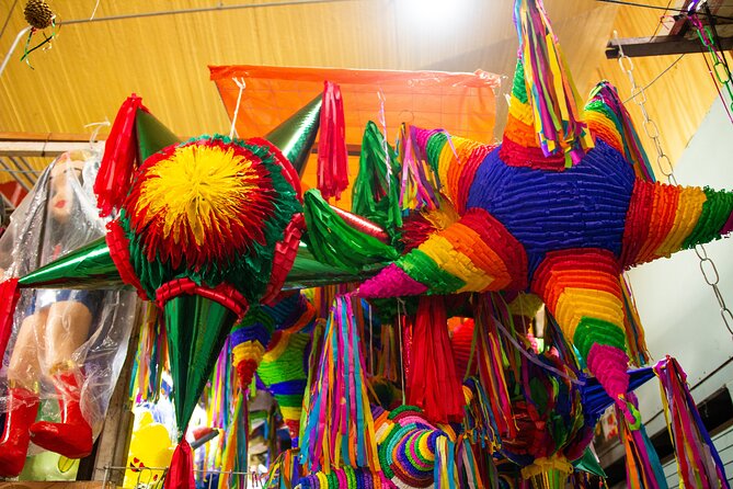 Markets private tour: La Ciudadela, Sonora, San Juan & Lagunilla - La Lagunilla and Tepito on Sundays: antiques, clothes, music, and a cold drink