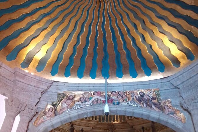 Meet the iconic Basilica of Guadalupe in Mexico City - The guides: Carlos, Andres, Juan, and Carlo make a difference