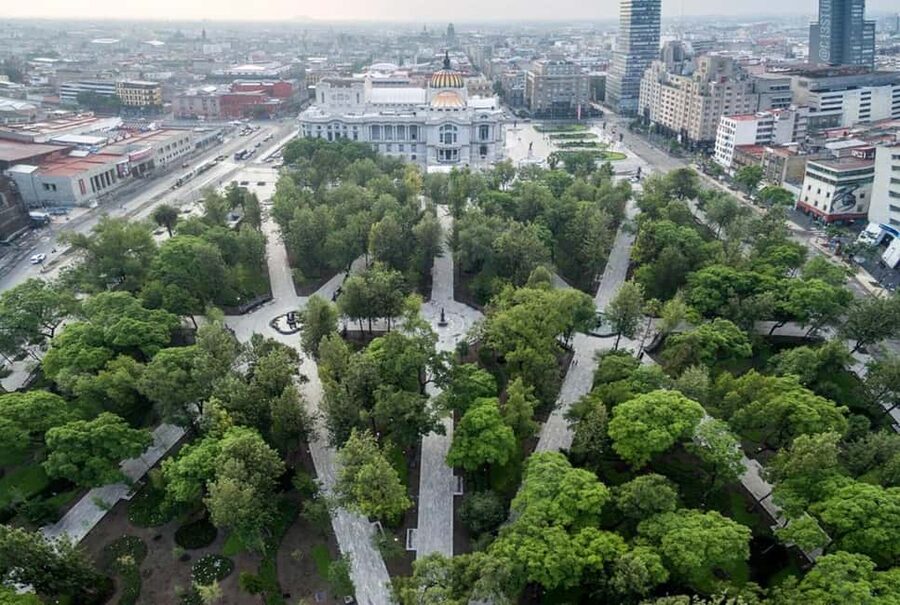Mexico City: 10 Wonders of the Historic Center - Casa de los Azulejos: glazed tiles and that postcard feel